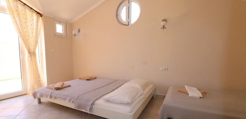 Villa TR07 by Joylettings view 4