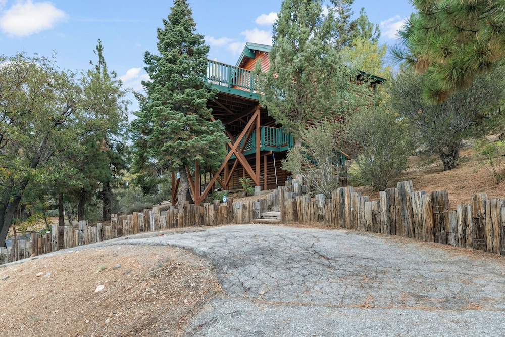 Wolf View Lodge