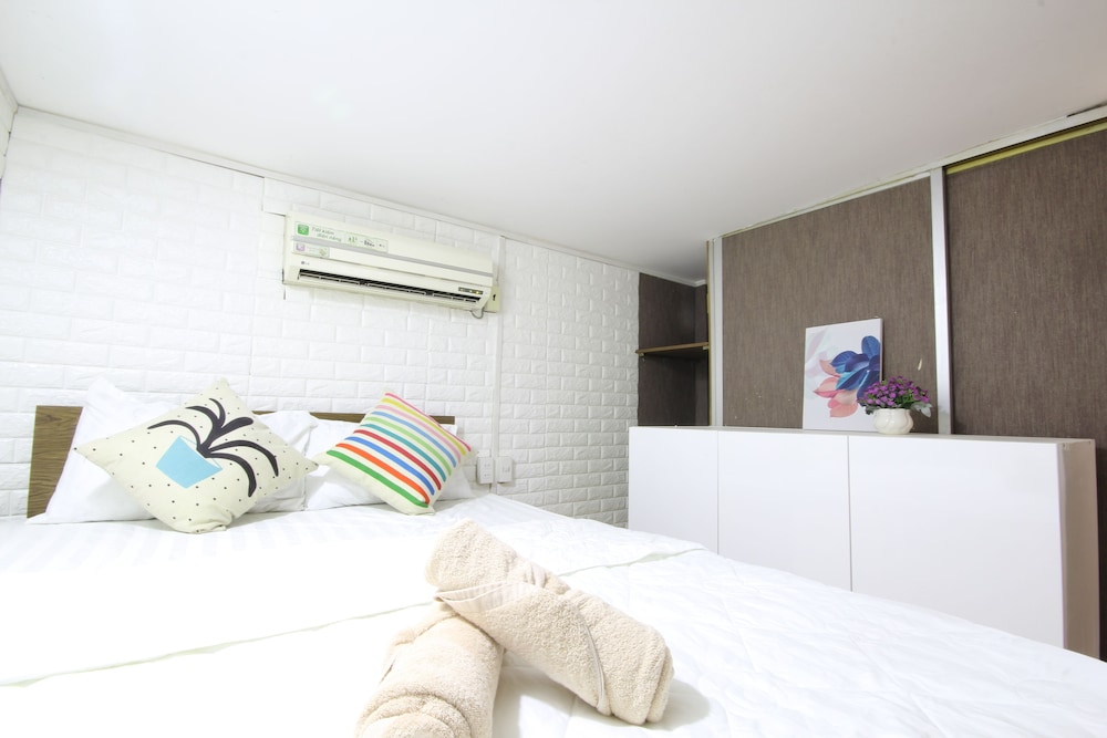 Smiley Apartment 13 - Adults Only