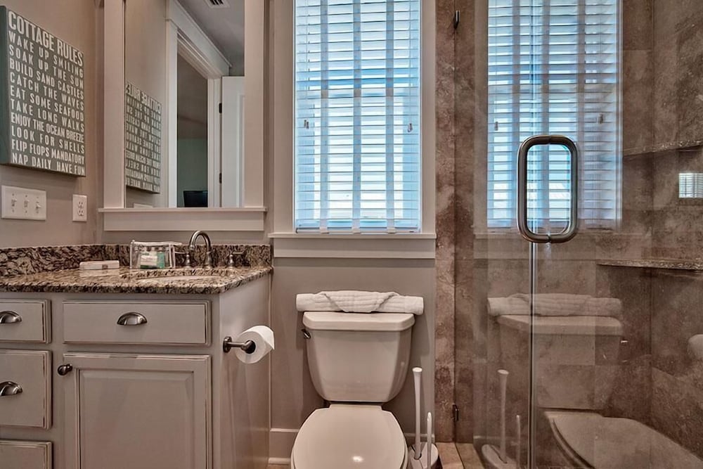 Coral Cottage 4 Bedroom Holiday Home by Five Star Properties