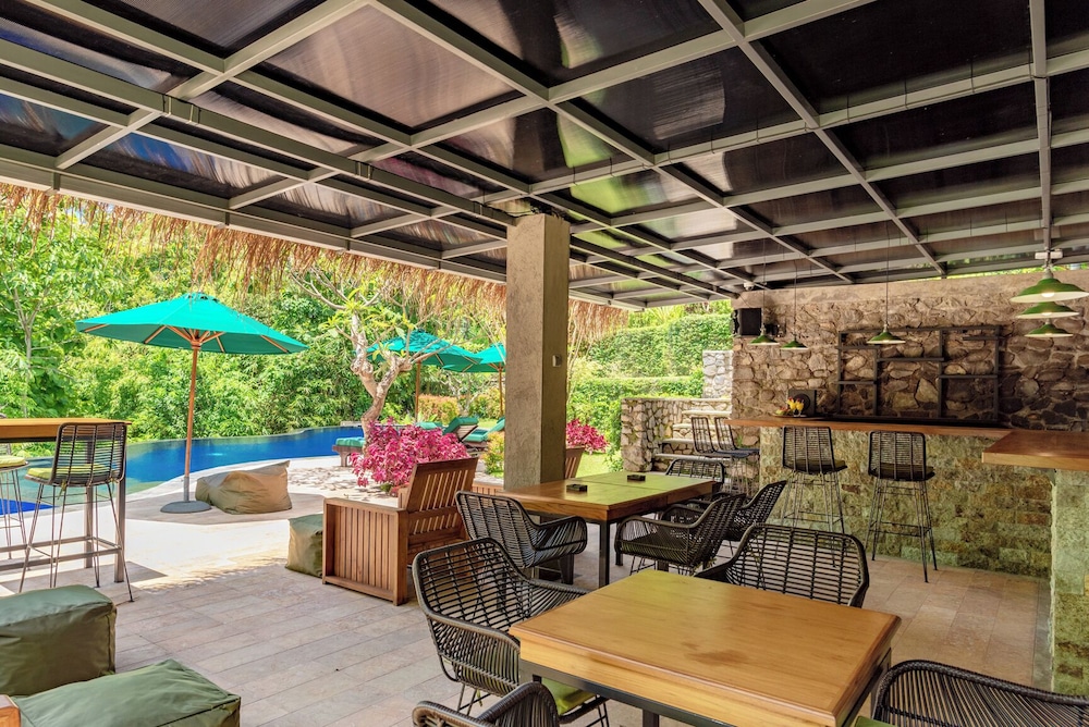 Alamanda Lovina Resort