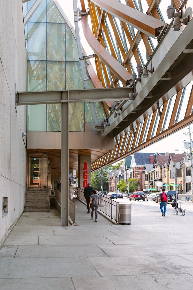 QuickStay Yorkville Condo - Yonge & Bloor photo 2