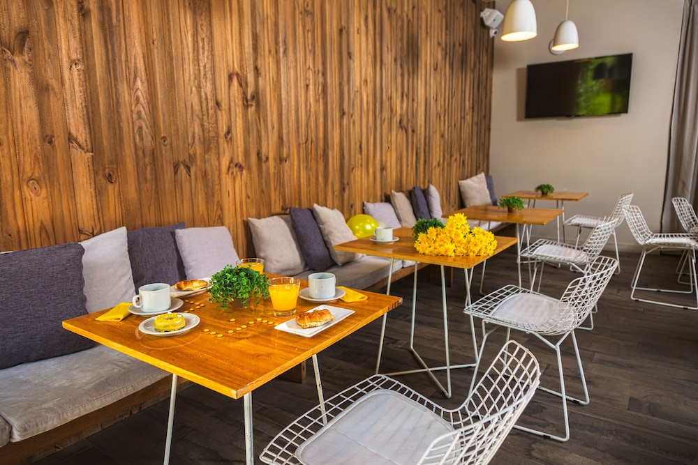 Lemon Apartments