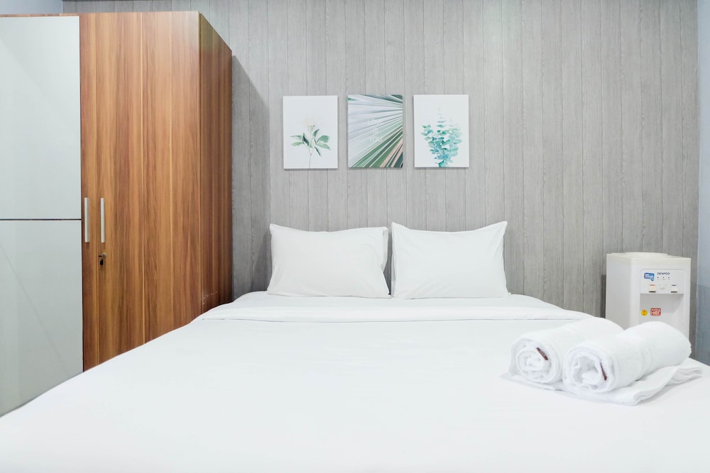 Sea View Studio Apartment at Green Bay Pluit view 3