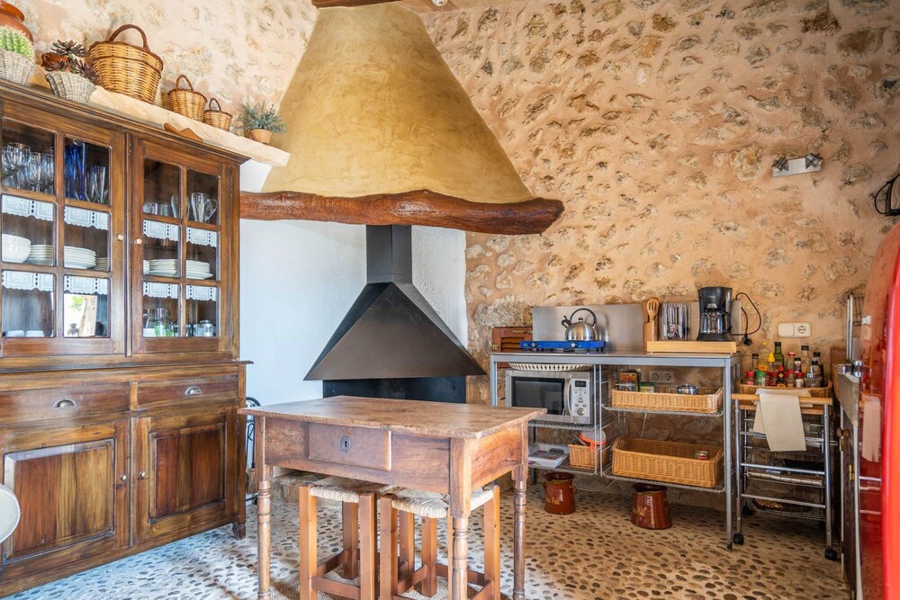 CAN Pulit - Finca rom Ntica Para 2 con Piscina y Vistas en Selva Mallorca