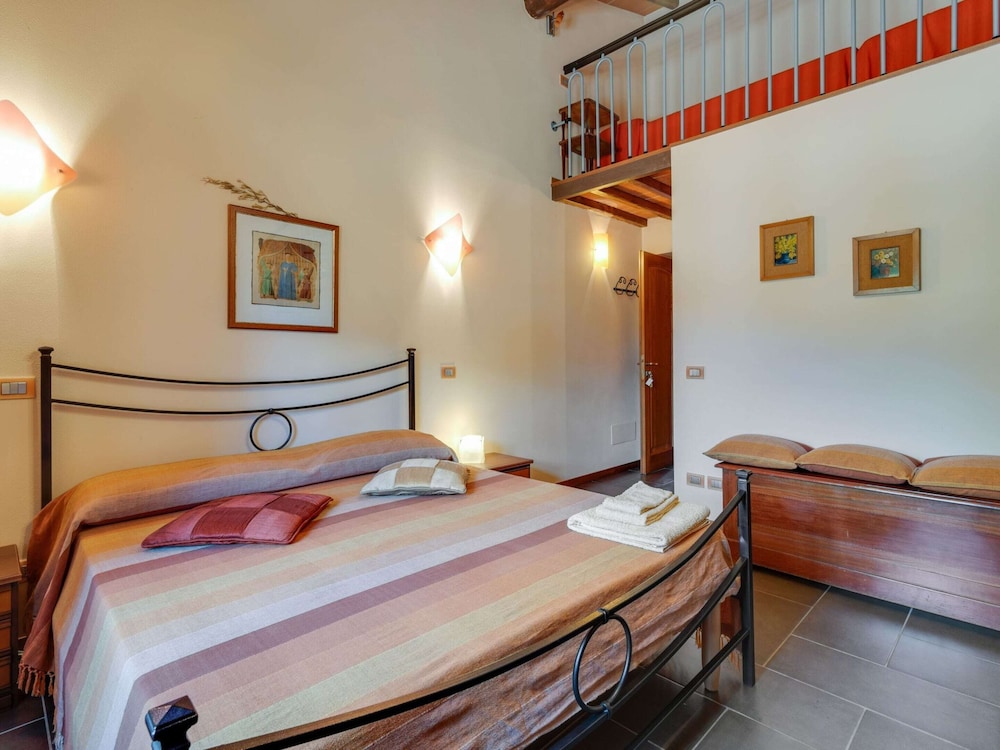 Tranquil Farmhouse in Terranova Bracciolini near Nightlife