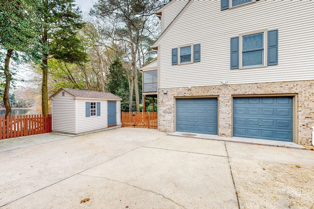 Waterfront Allergy-free 4br, Dock & Home Theater
