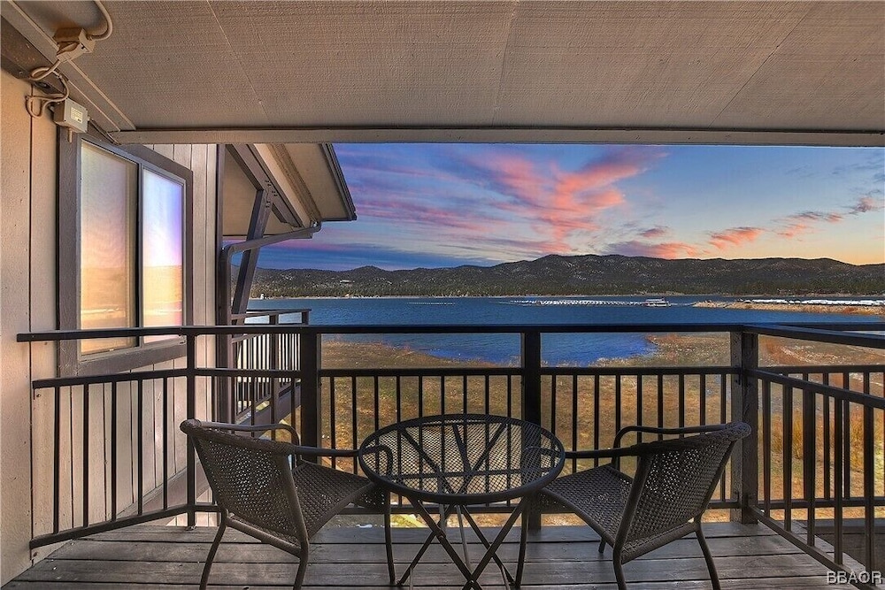 Lakehouse Retreat