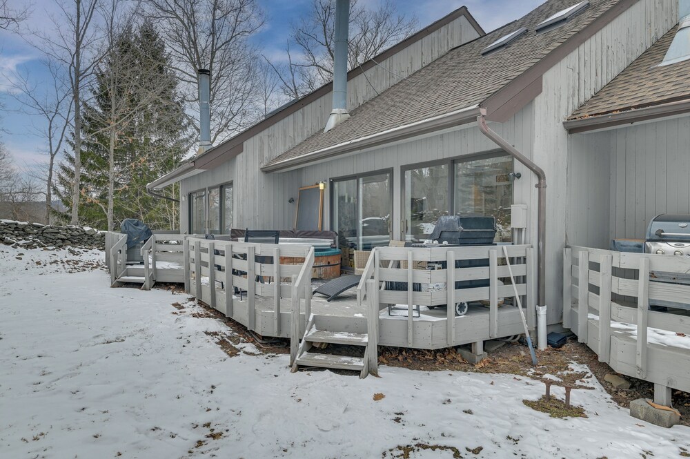 Walk to Ski Lift: Family-friendly Windham Townhome