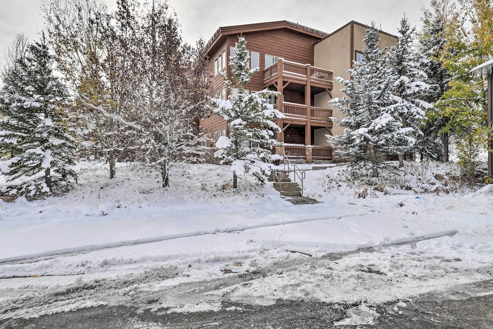 Stroll to The Village: Year-round Family Getaway
