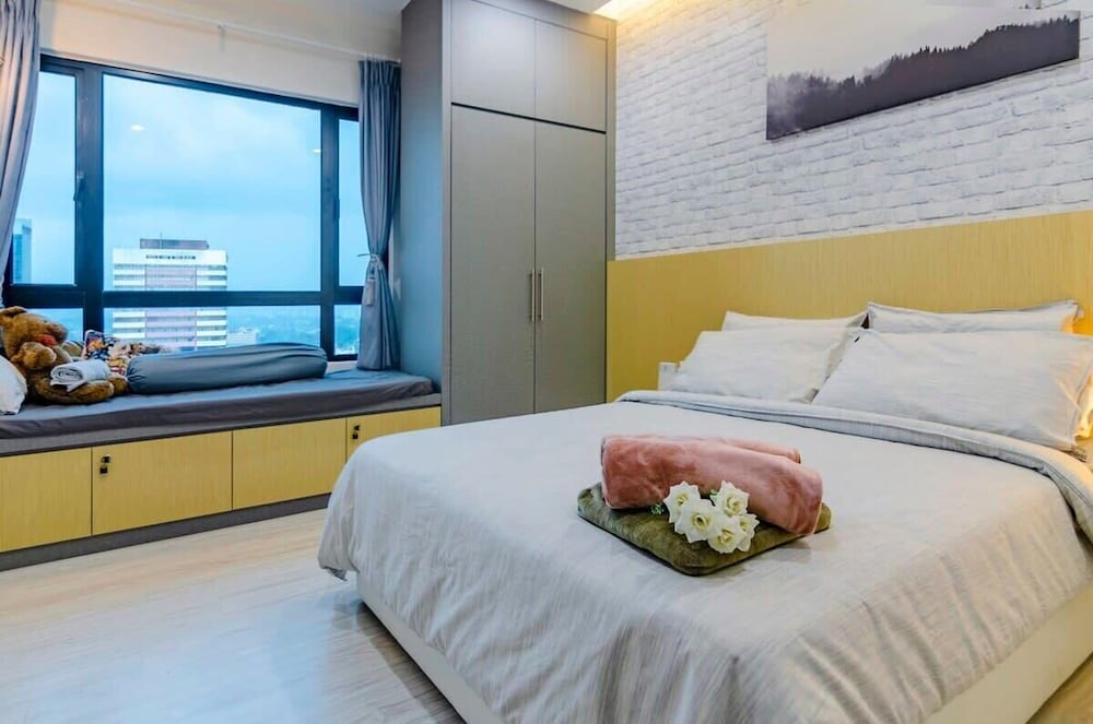 A Stylish & Cozy Suite at Suasana JB 03