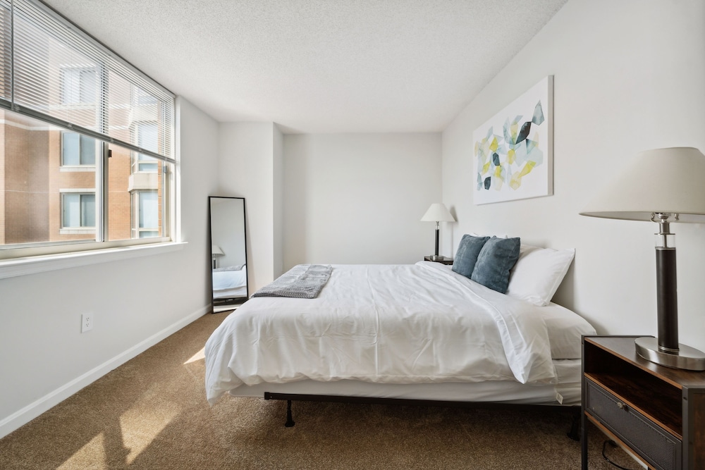 2BR Luxury City Suite With Gym & Pool view 2
