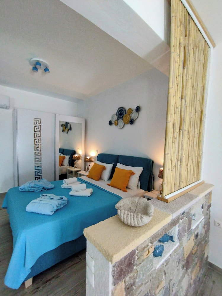 ILIOPOULOS Apartments