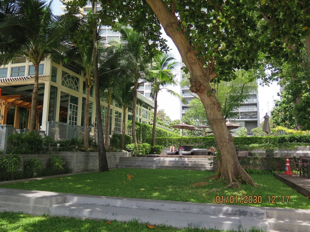 Luxury Large One Bedroom Seaview Serviced Apartment at Wongamat, Pattaya