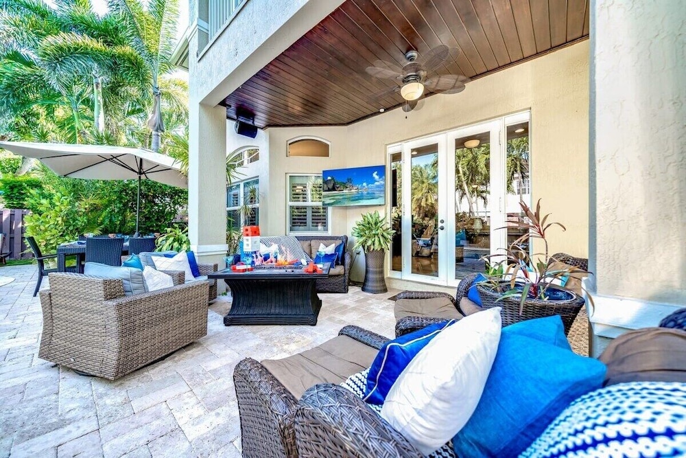 5 Bedroom Luxury Home, Minutes to Las Olas, Shops & Beach
