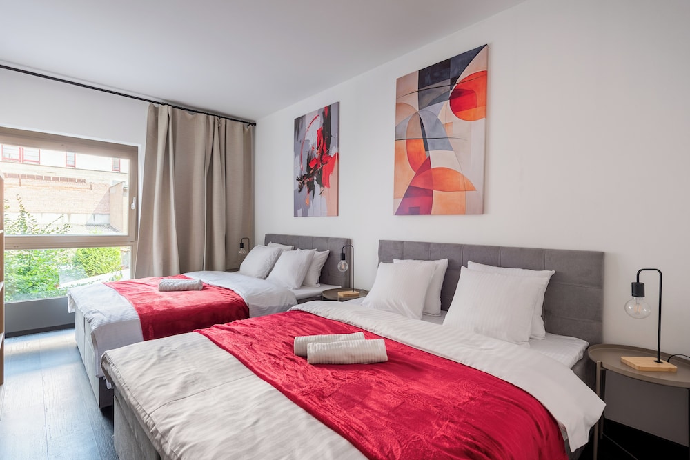 3 bedroom apartment near center