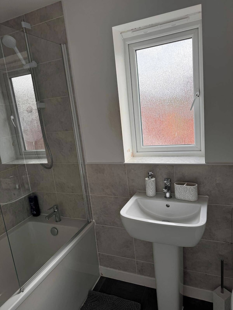 Coventry Chic City House - 3 Beds