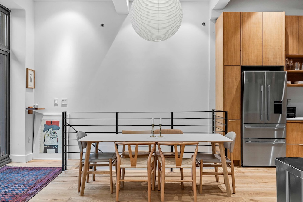 Havemeyer by Rove Travel Duplex Loft w Terrace