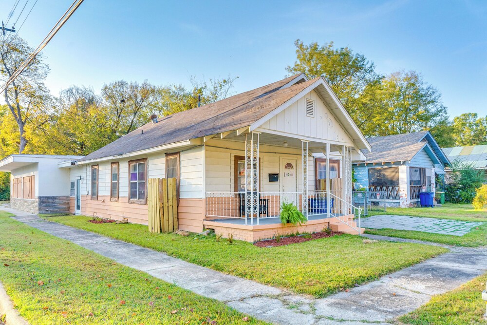 4 Mi to Dtwn Little Rock: Studio w/ Porch