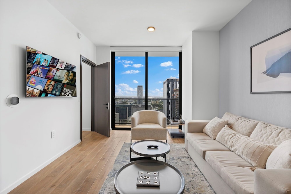 Luxury Spacious Condo at Downtown Miami