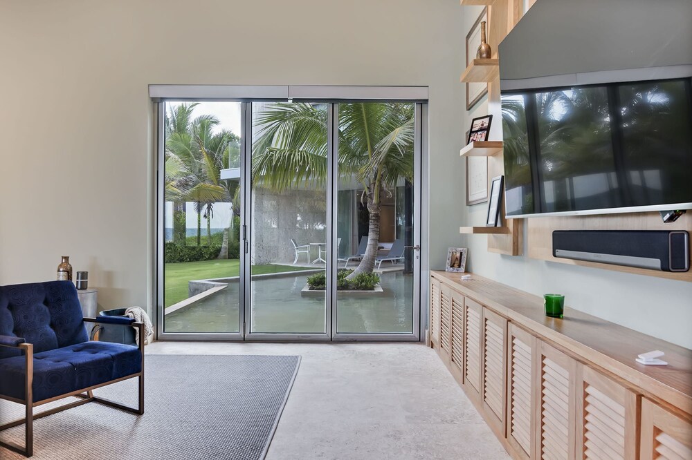 Exquisite Villa w Stunning Ocean Views Gym Golf