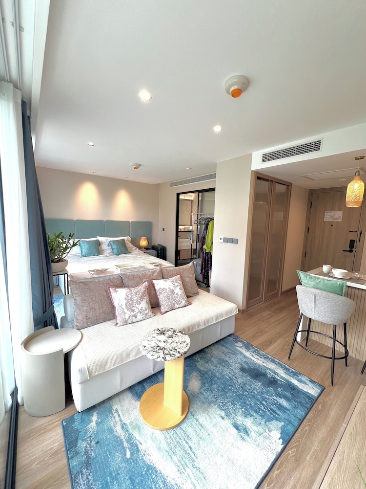 1BR 5Min Walk to BeachPool&Gym C243