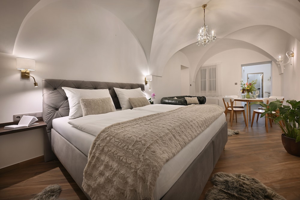 Kaiserstein Palace Apartments