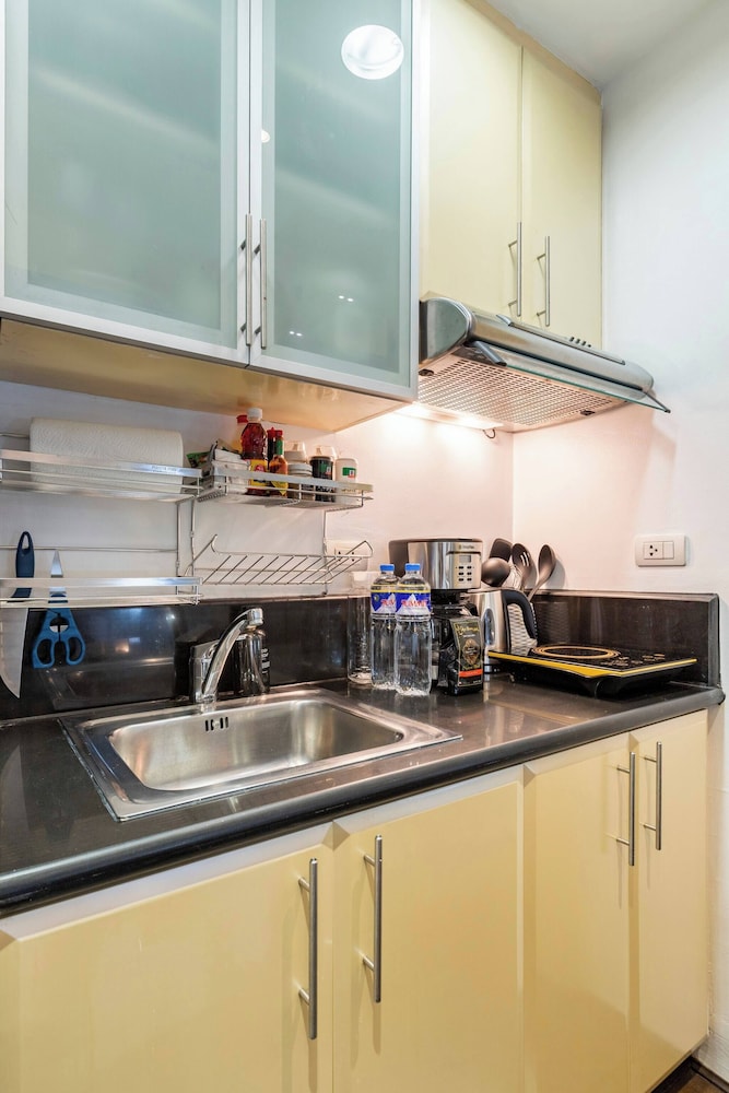 Luxurious Studio in Mckinley Hill With City View