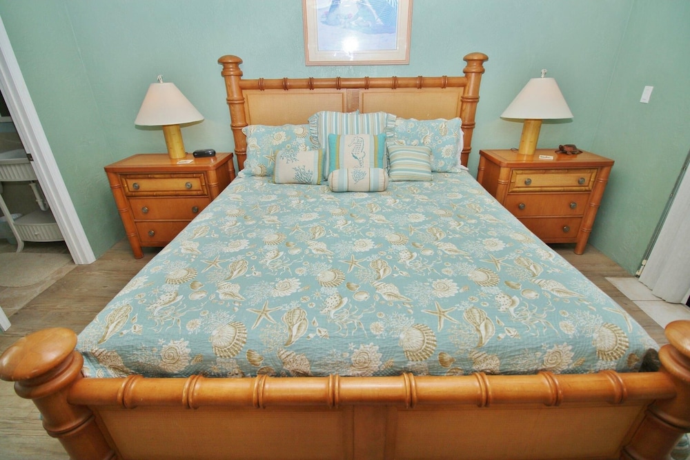 Hacienda del Sol II 413