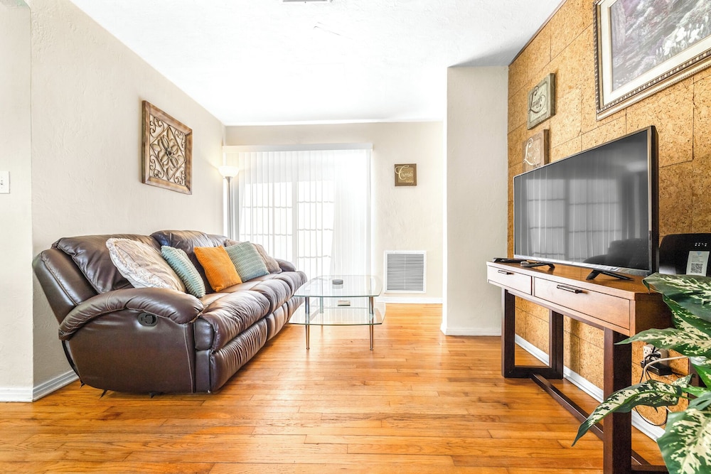 Charming Seminole Heights Getaway - Image 1