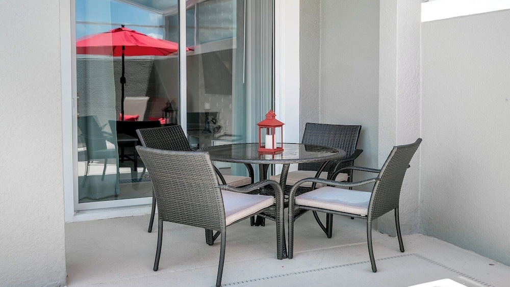 5BR Stylish Championsgatetownhome w/ Private Pool