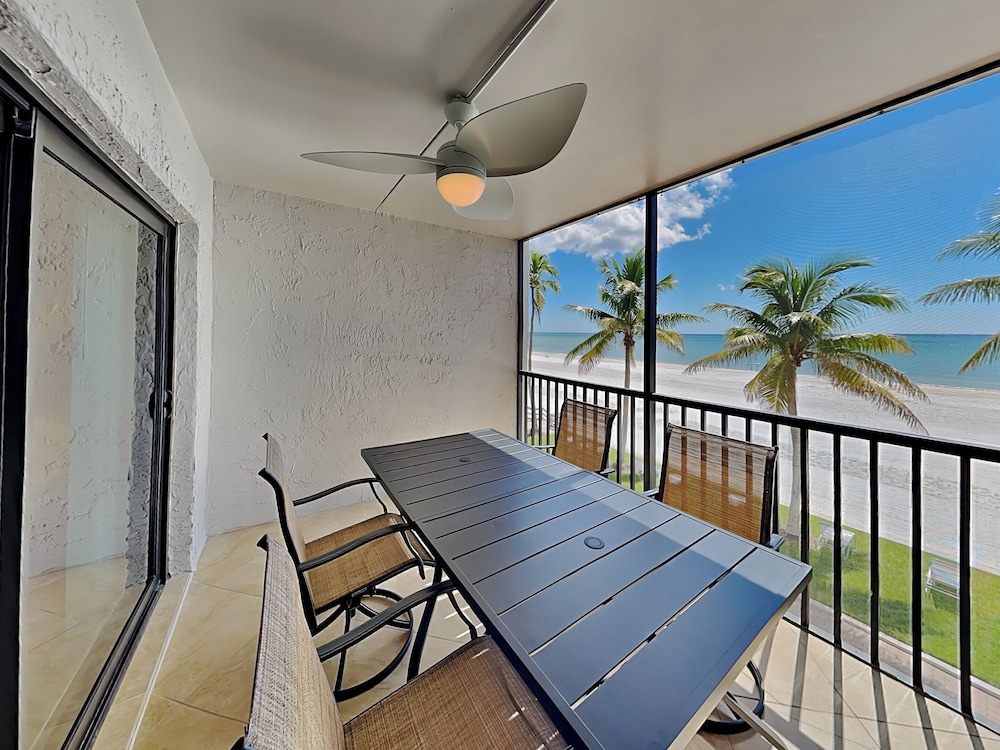 Seaside 2 by Distinctive Beach Rentals