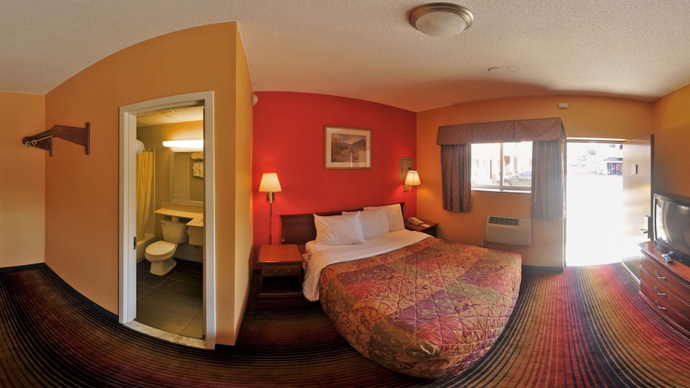 Rodeway Inn Jersey City North view 5