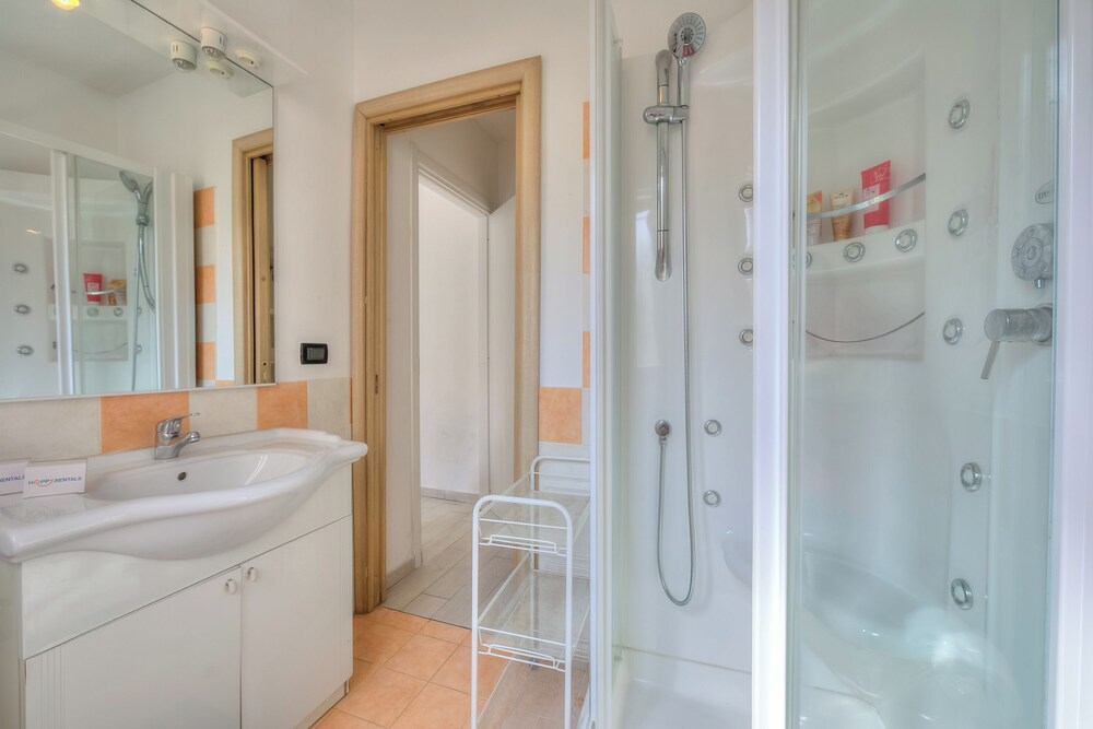 La Bergamina - Beach Front en Genoa — bathroom