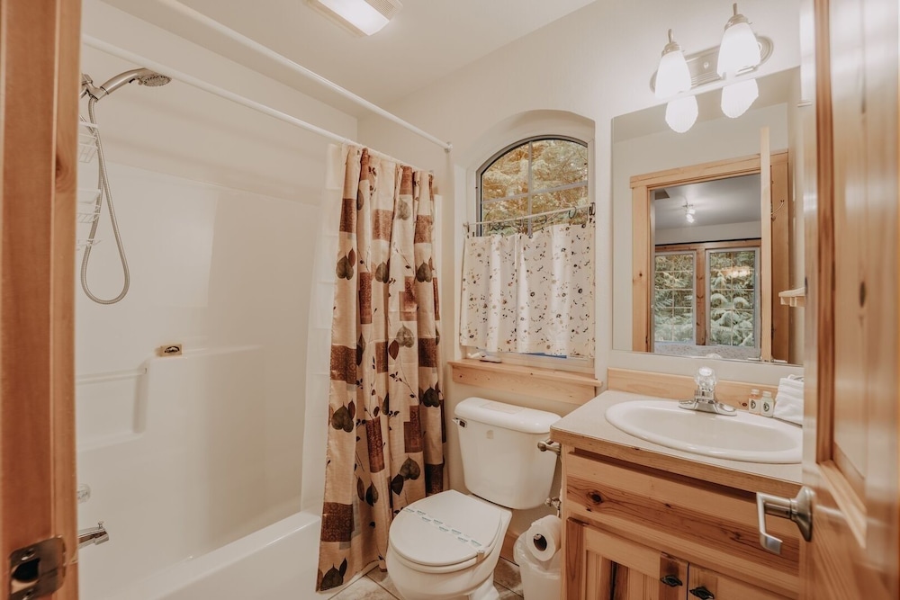 34sl - Hot Tub - Bbq - Ping Pong Table - Sleeps 8 3 Bedroom Home by RedAwning