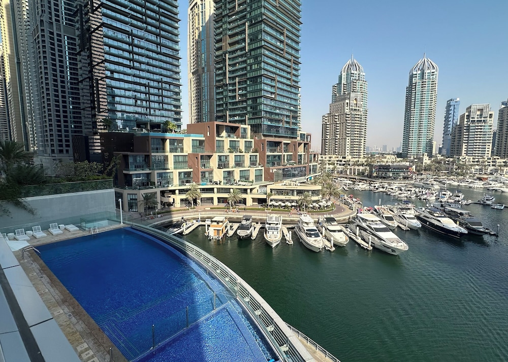 Maison Privee - Sleek Stay in Dubai Marina’s Famous Twisting Tower