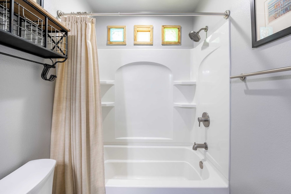 Simpatico by Avantstay Pool, Near Birding Center