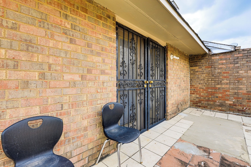 Easy ATL Access: Suburban Home Base w/ Patio