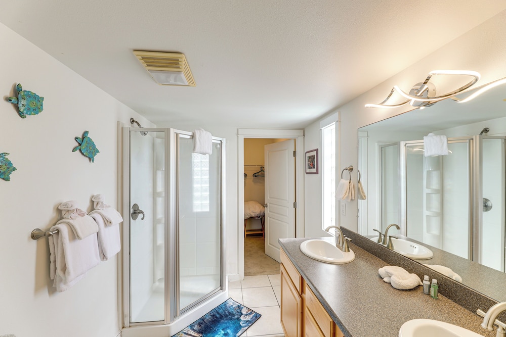 Group Friendly! Rockaway Beach Oasis w/ Game Room