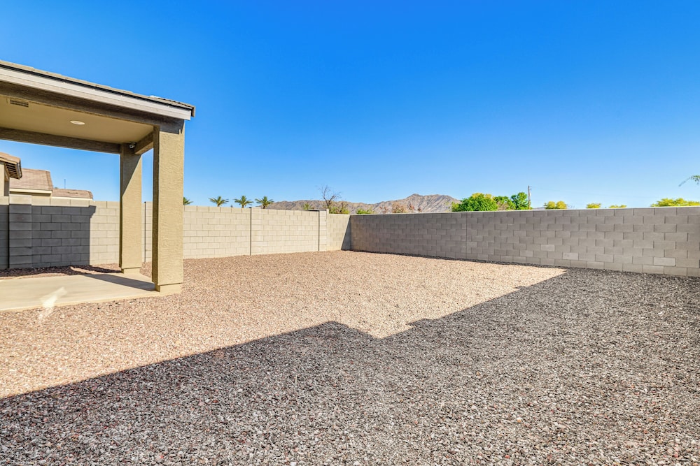 4 Mi to South Mountain Park: Phoenix Area Home