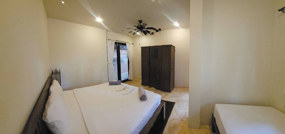 Three Bedroom Balinese Villa - a Shared Pool