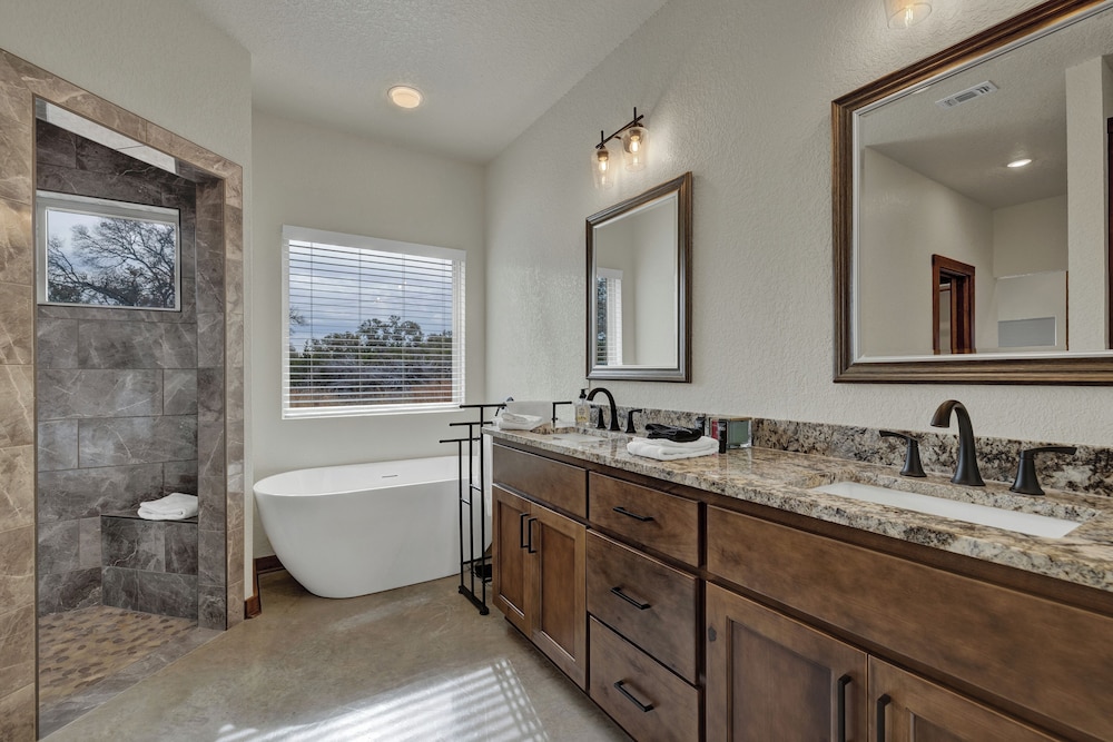 Luxury in the Hill Country, 10-mins to Downtown!