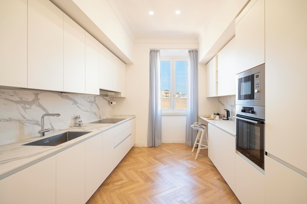 SJR Luxury Apartment Trevi Fountain