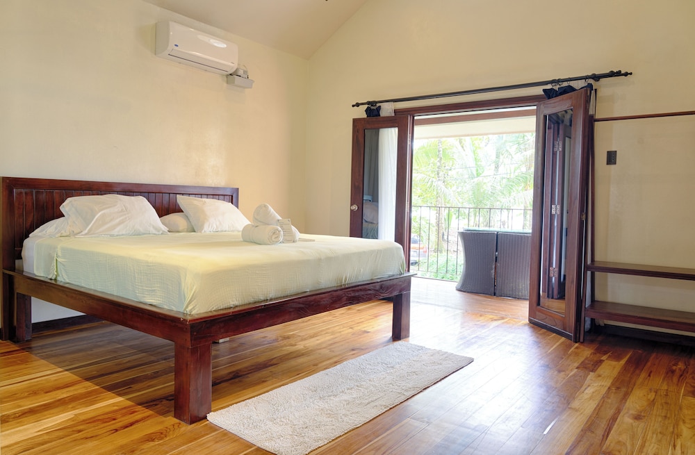 Hona Beach Hotel