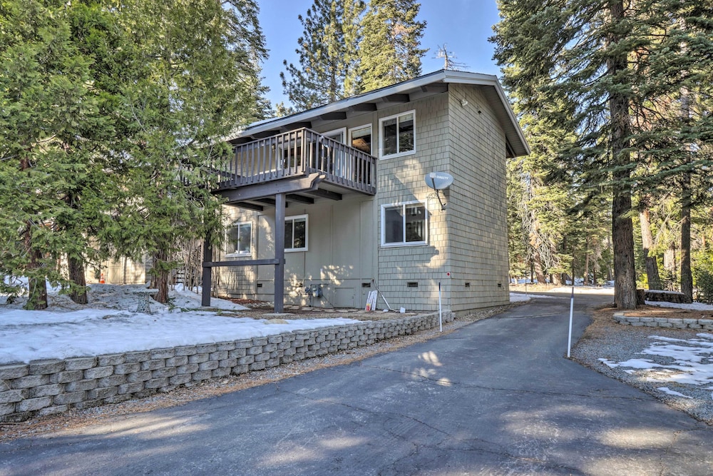 Ski & Soak: Hot Tub Haven in Tahoe City!