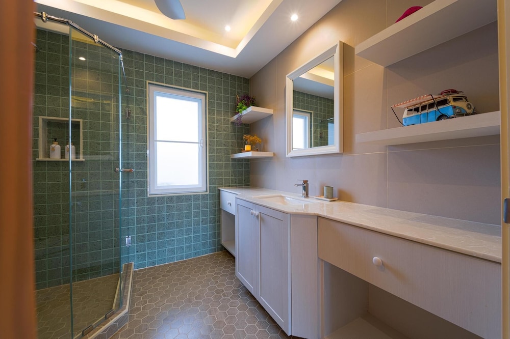 TropicalFamilyVilla w Pool&Garden ML103