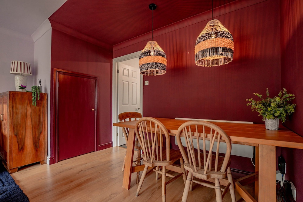 Host Stay Hales Orchard