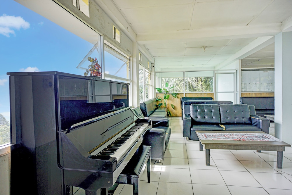 OYO 94772 Gapura Hotel