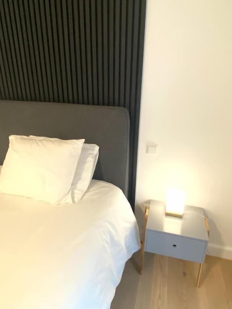 2 Bedrooms Flat in Center with Parking view 5