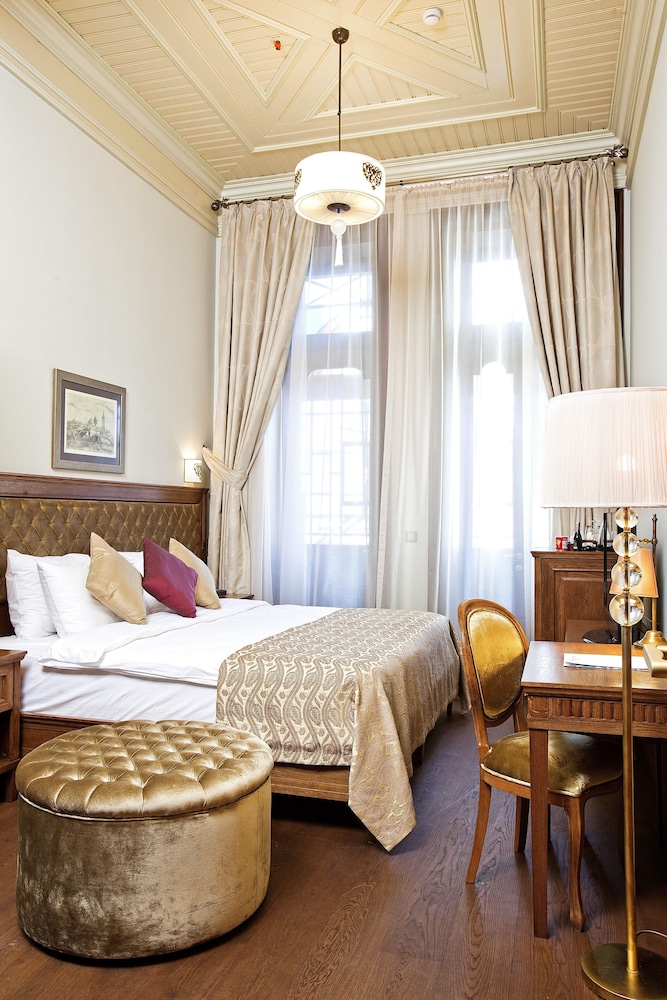 Celine Otel - Image 14